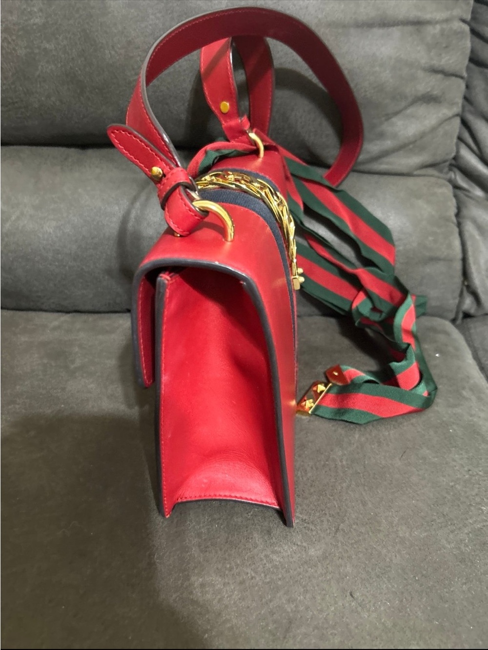 Gucci Red Leather Shoulder Bag with Green-Red Web Strap and Gold Chain - Picture 5 of 8